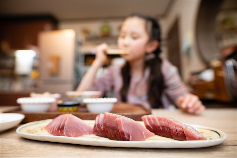 子どもに刺身を食べさせてよいのは何歳から？